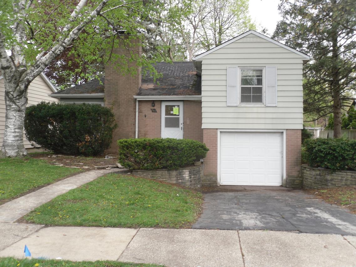 251 N Schiller St., Palatine, IL 60067