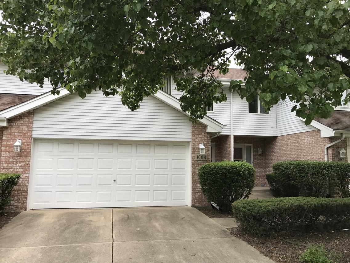 1004 Pinewood Dr., Downers Grove, IL 60516