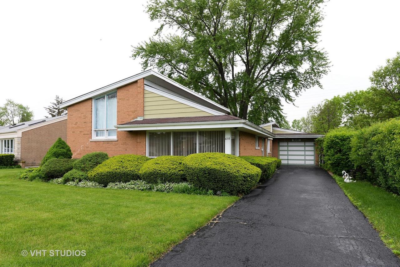 6710 N Kostner Ave., Lincolnwood, IL 60712