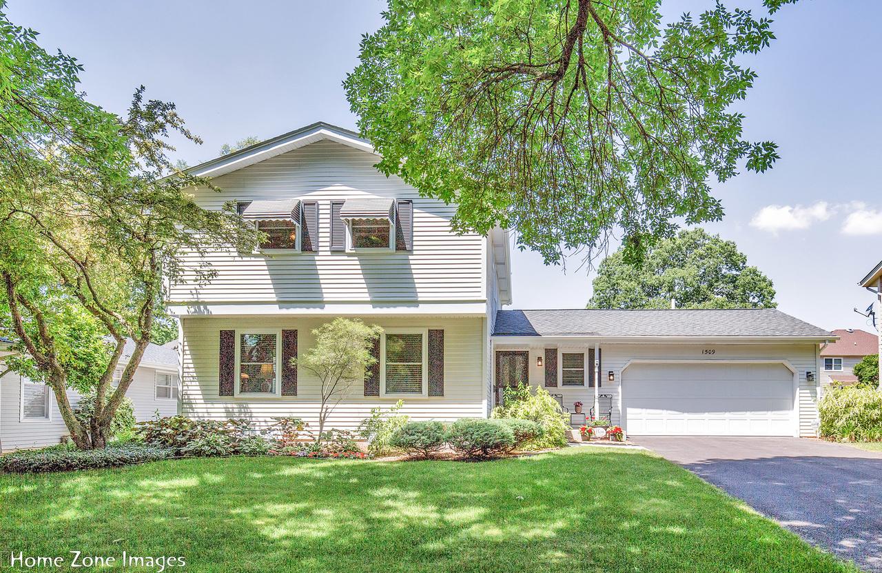 1509 Lark Ln., Naperville, IL 60565
