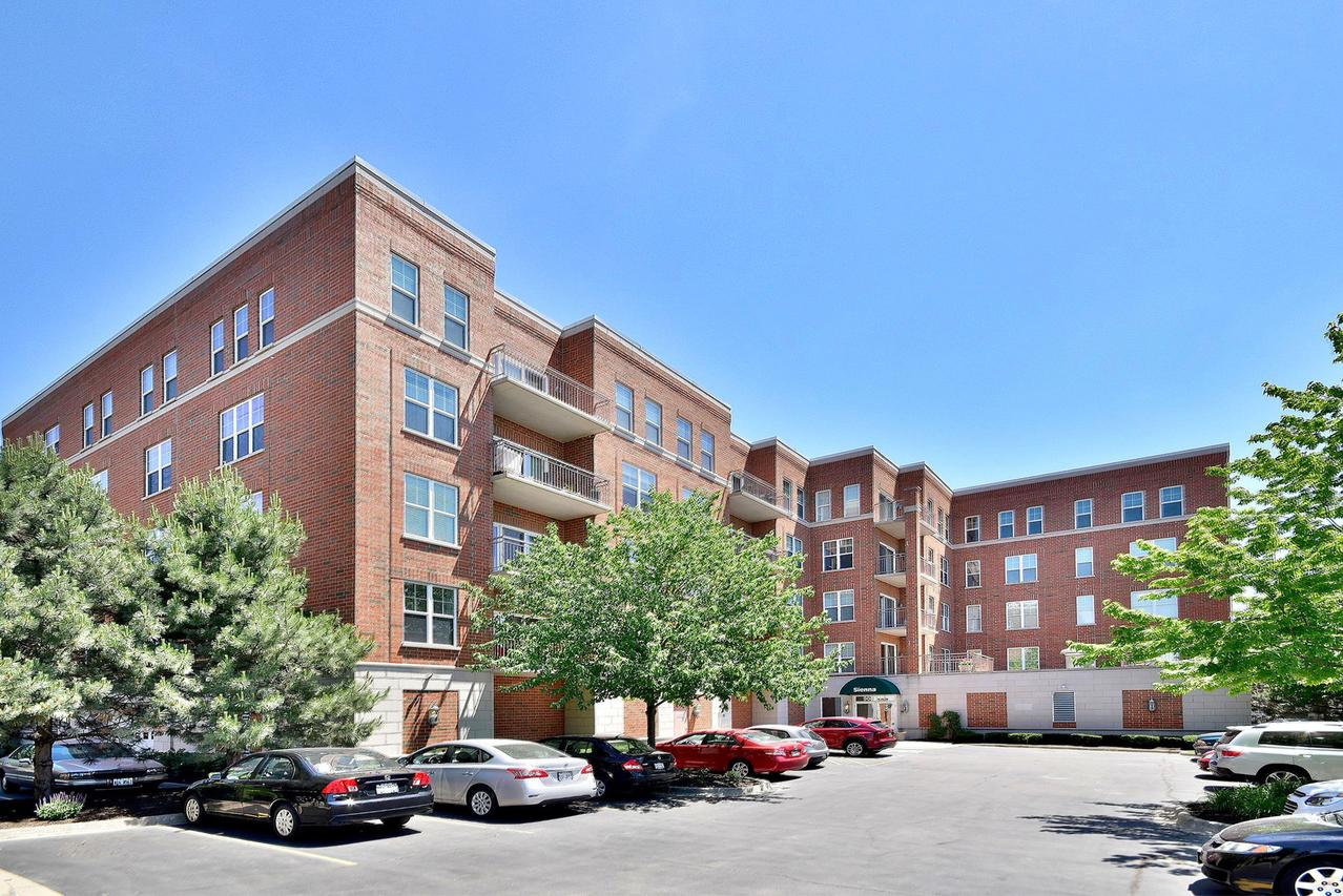 900 Lee St. #201, Des Plaines, IL 60016