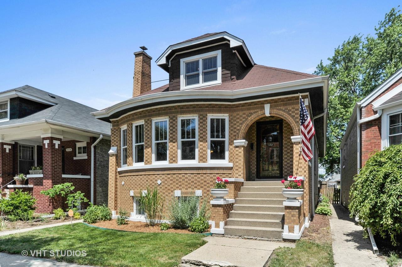 5424 W Waveland Ave., Chicago, IL 60641