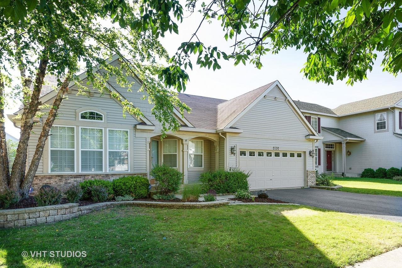 2132 Lindsay Dr., Naperville, IL 60564