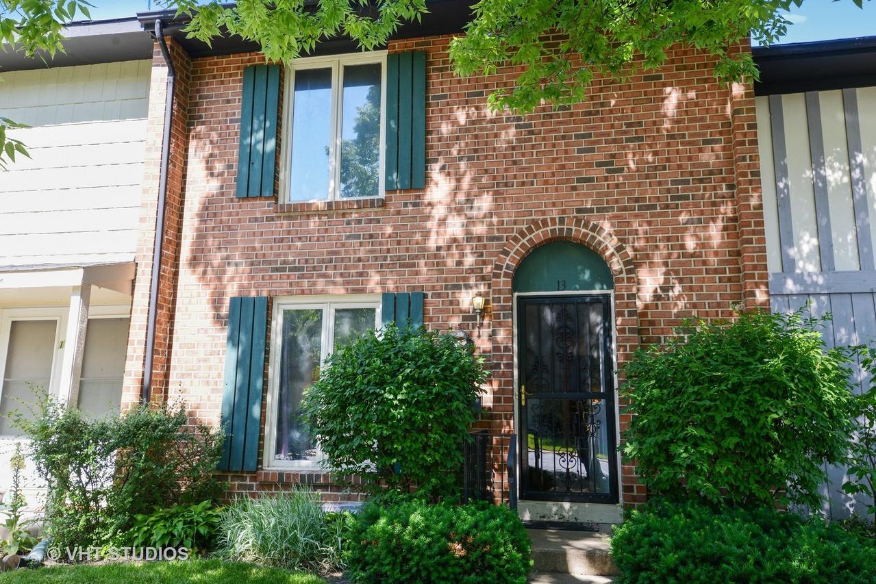 13 Pioneer Park Pl., Elgin, IL 60123