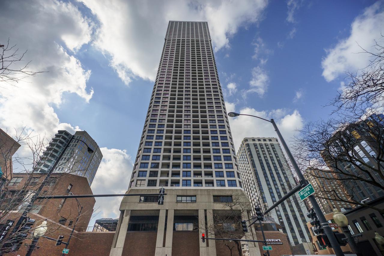 1030 N State St. #41B, Chicago, IL 60610