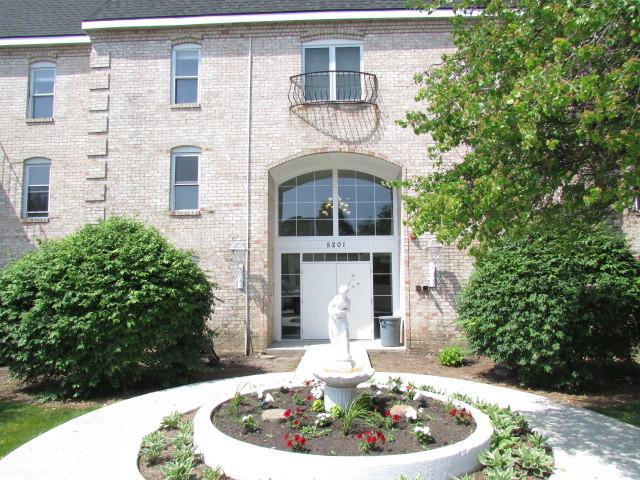 5201 Carriageway Dr. #C305, Rolling Meadows, IL 60008