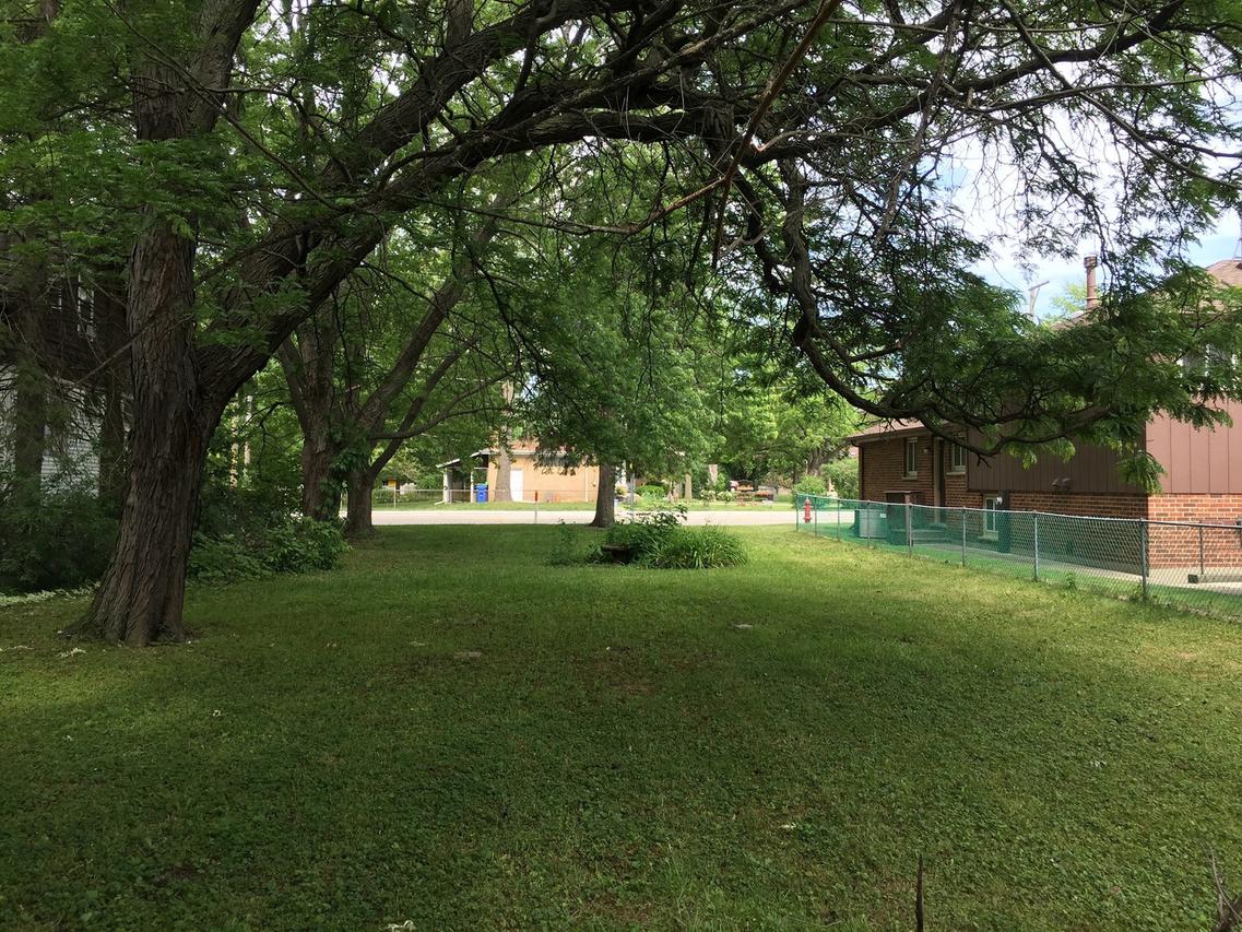 1124 S River Rd., Des Plaines, IL 60016