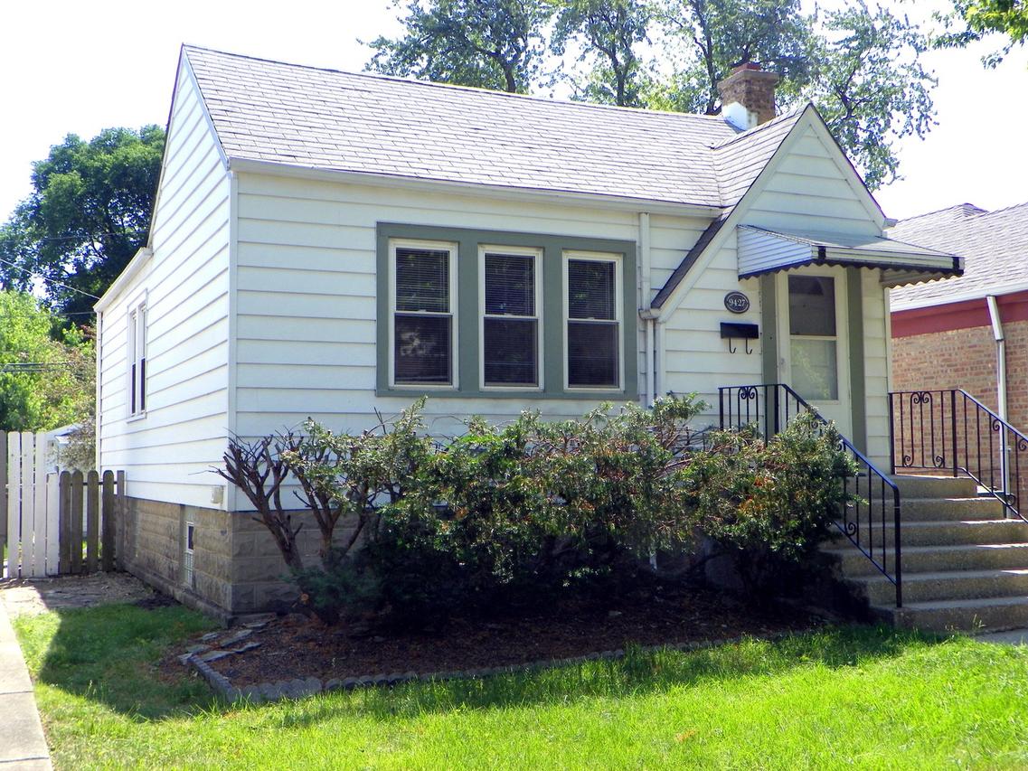 9427 S Utica Ave., Evergreen Park, IL 60805