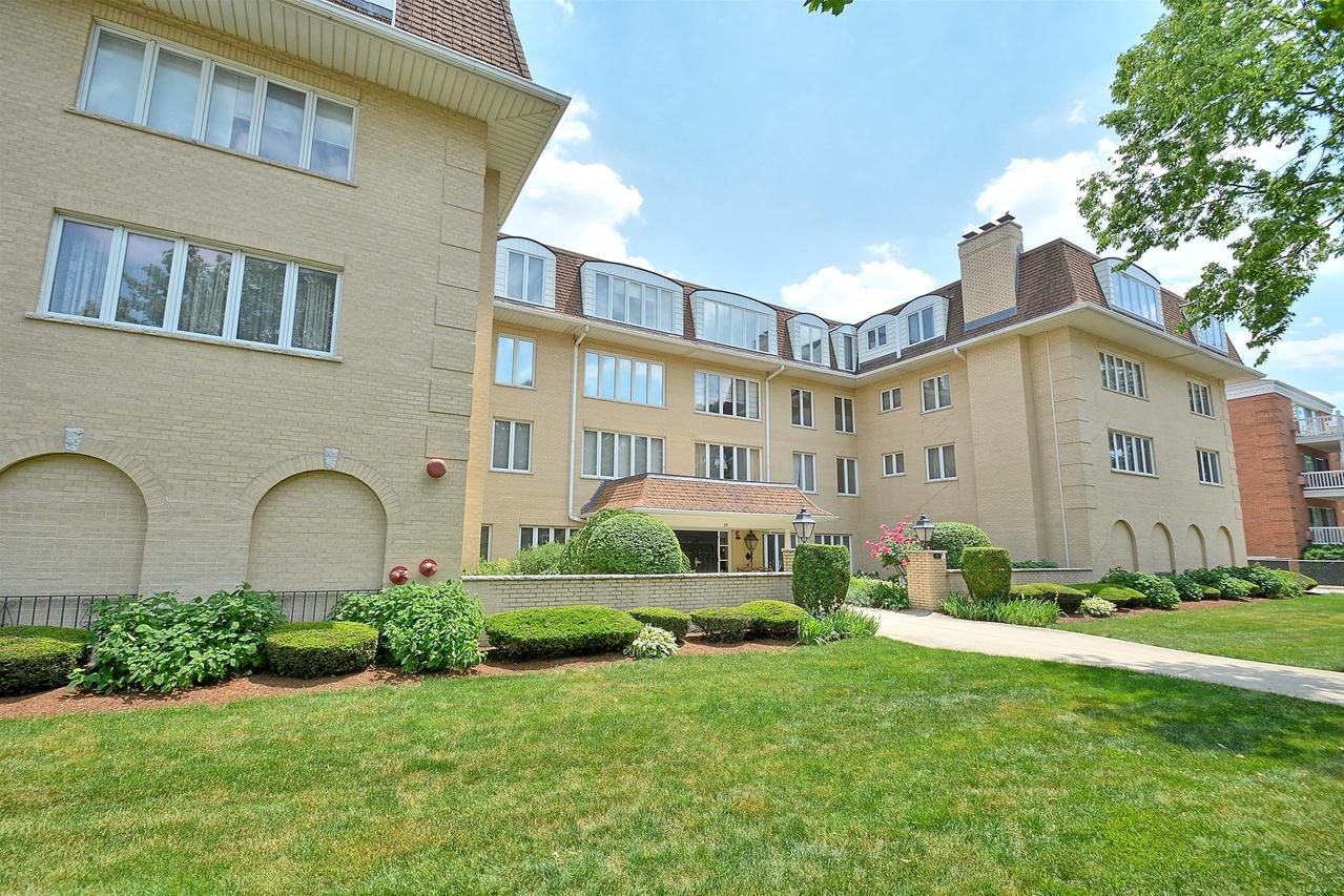 75 6th Ave. #309, La Grange, IL 60525