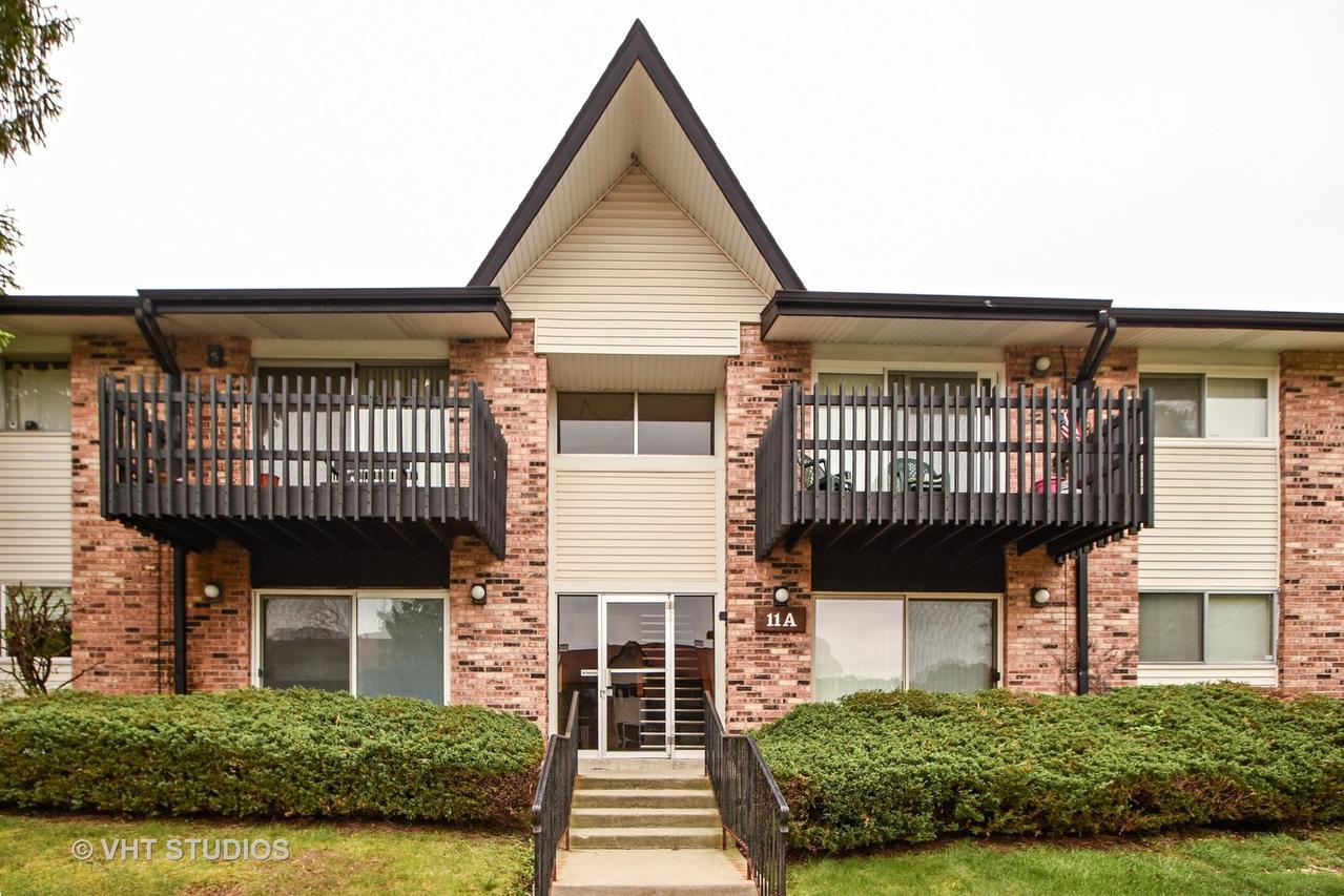 11A Kingery Quarter #102, Willowbrook, IL 60527