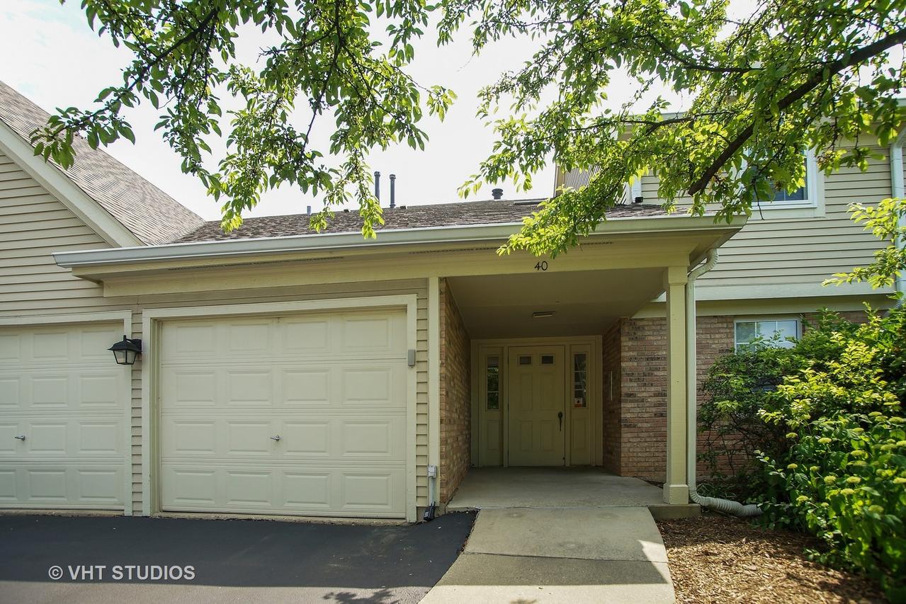 40 Amber Ct. #B, Schaumburg, IL 60193