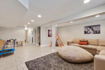 3250 N Drake Ave., Chicago, IL 60618