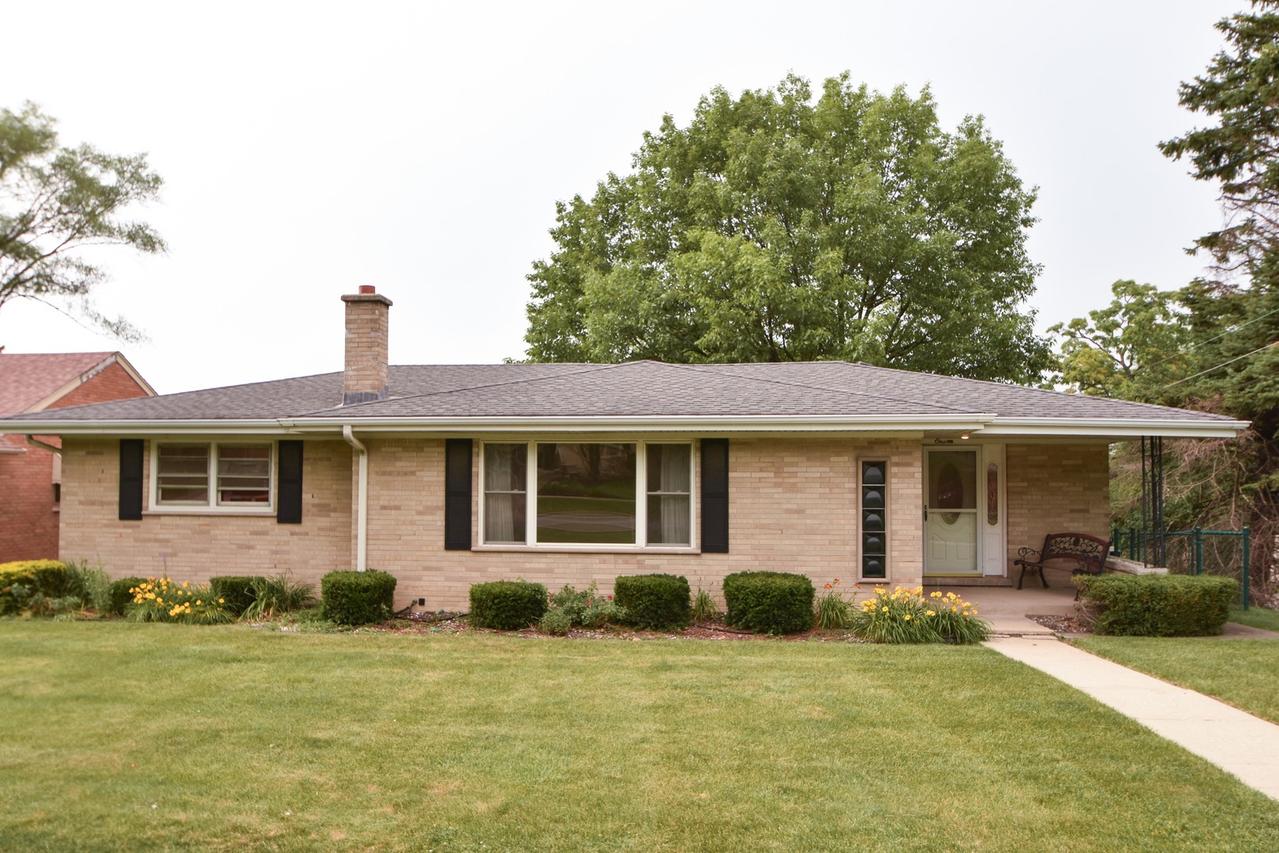 1 W Custer St., Lemont, IL 60439