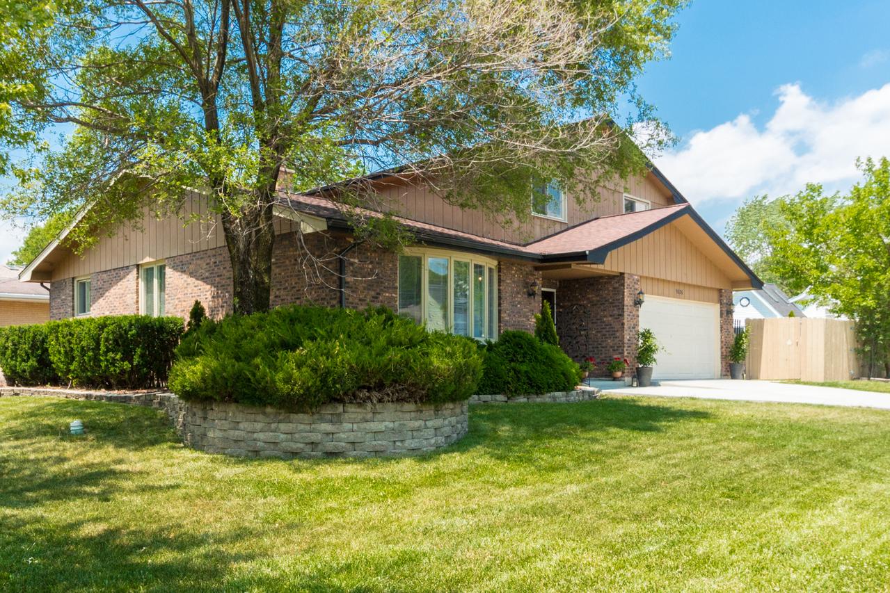 9026 Windsor Dr., Palos Hills, IL 60465