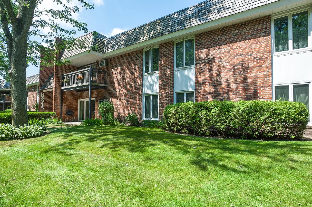 3915 Saratoga Ave. #H110, Downers Grove, IL 60515