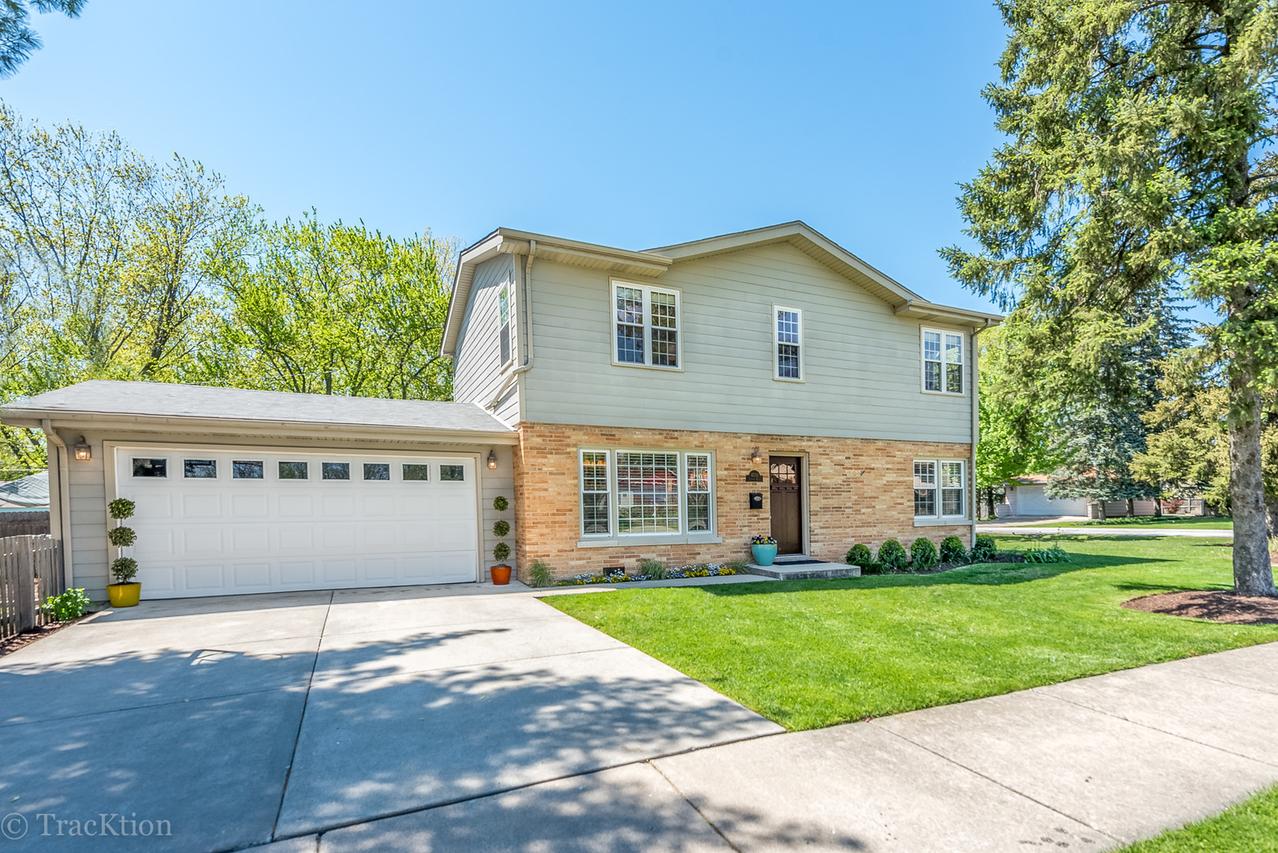 4530 Cumnor Rd., Downers Grove, IL 60515