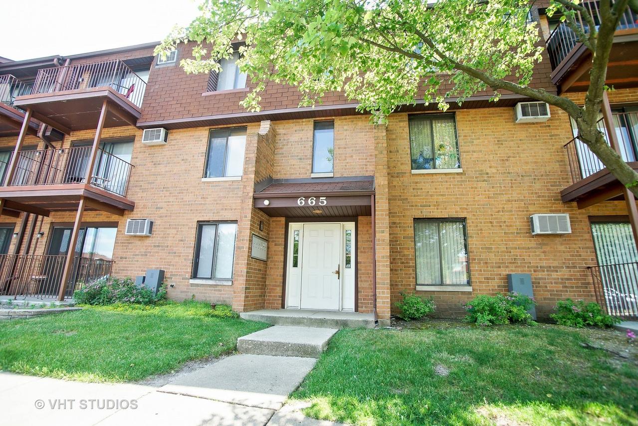 665 N Briar Hill Ln. #665-5, Addison, IL 60101