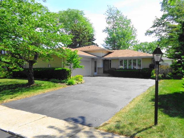 10621 Chamonieux Dr., Palos Hills, IL 60465
