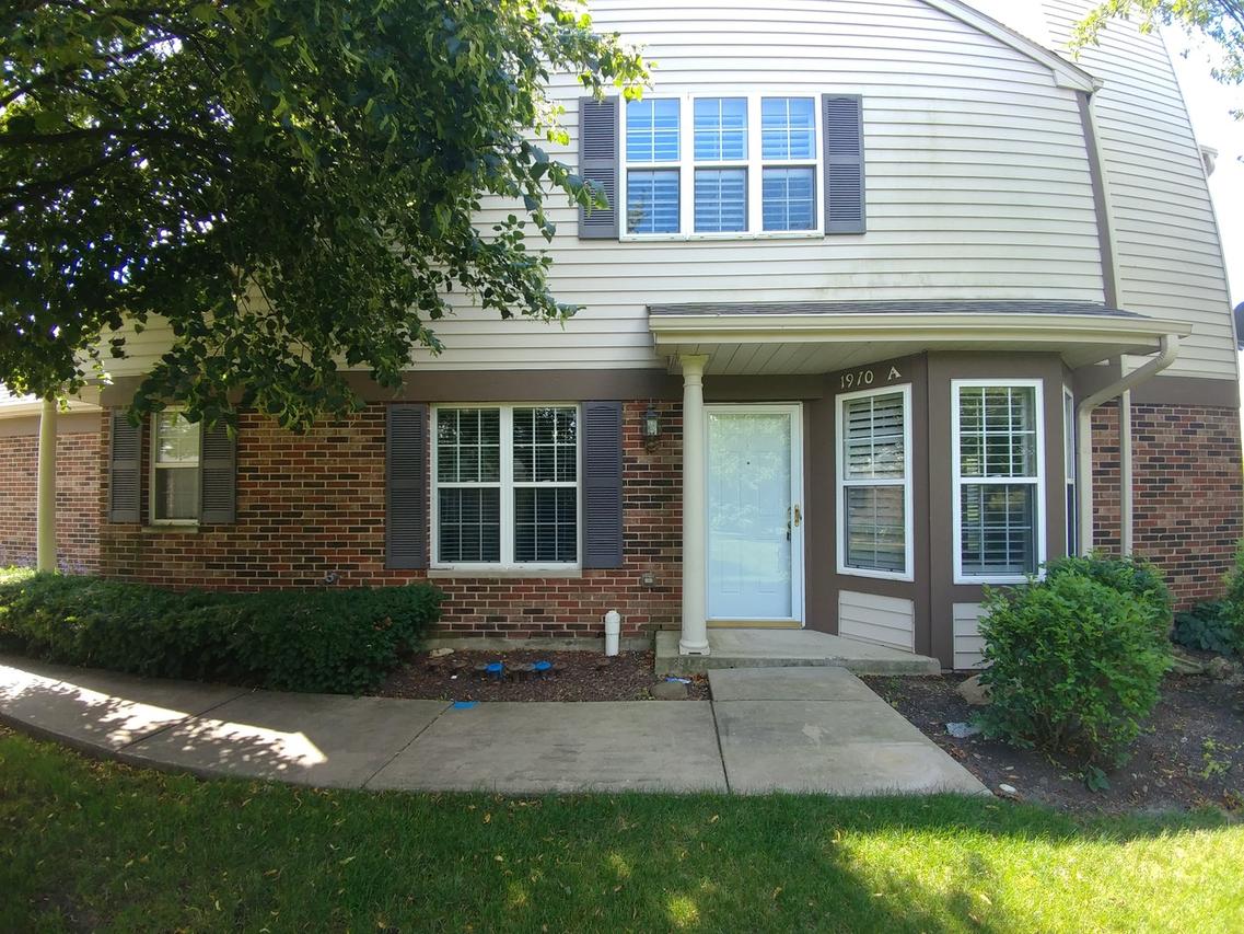 1970 Gary Ct. #A, Schaumburg, IL 60193