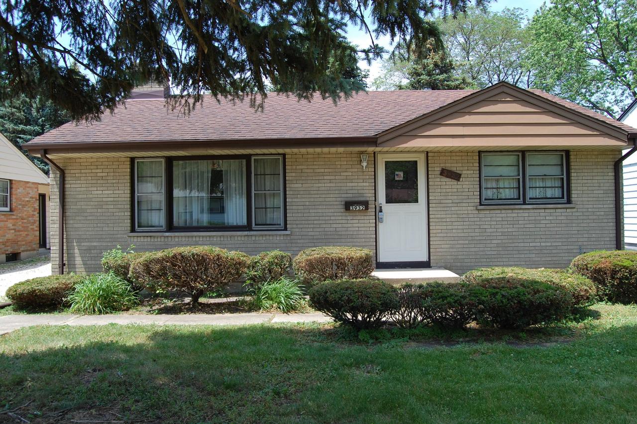 3932 Washington St., Downers Grove, IL 60515