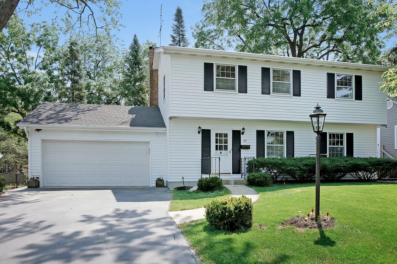607 Myrtlewood Ln., Wheaton, IL 60187