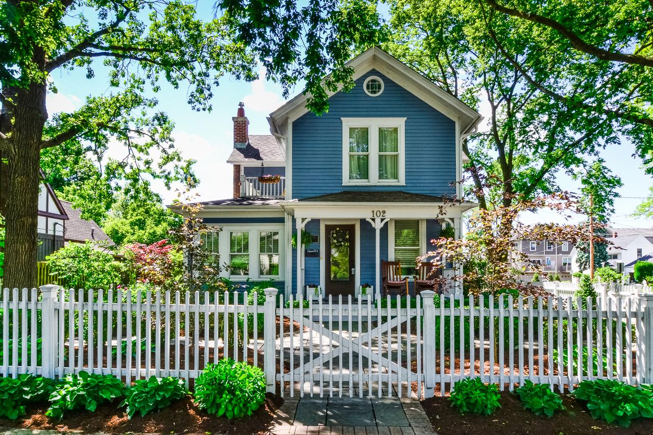 102 S 6th St., Geneva, IL 60134