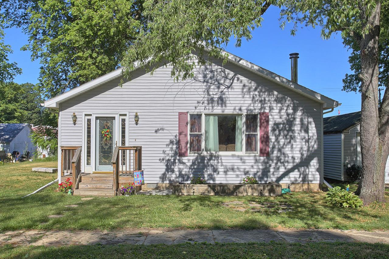 415 Indiana Ave., Deland, IL 61839