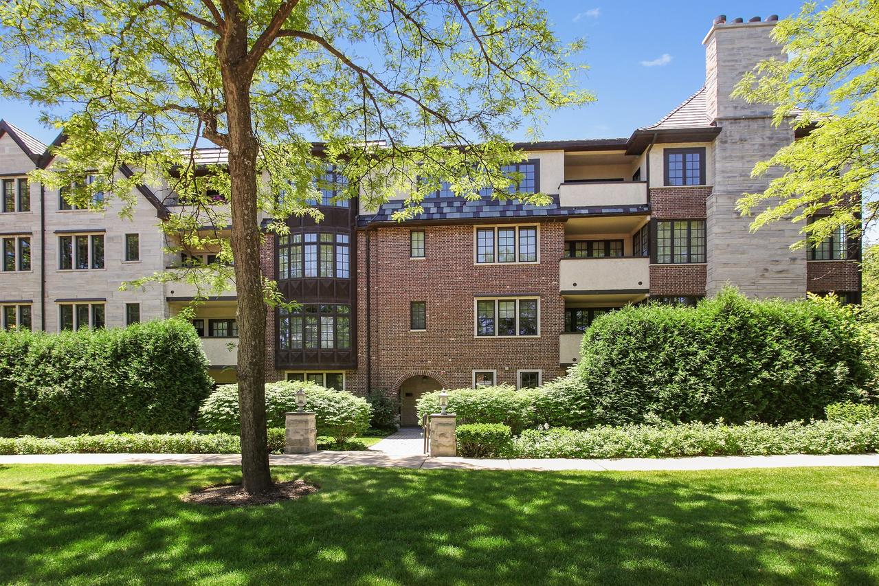 1600 Green Bay Rd. #104, Highland Park, IL 60035