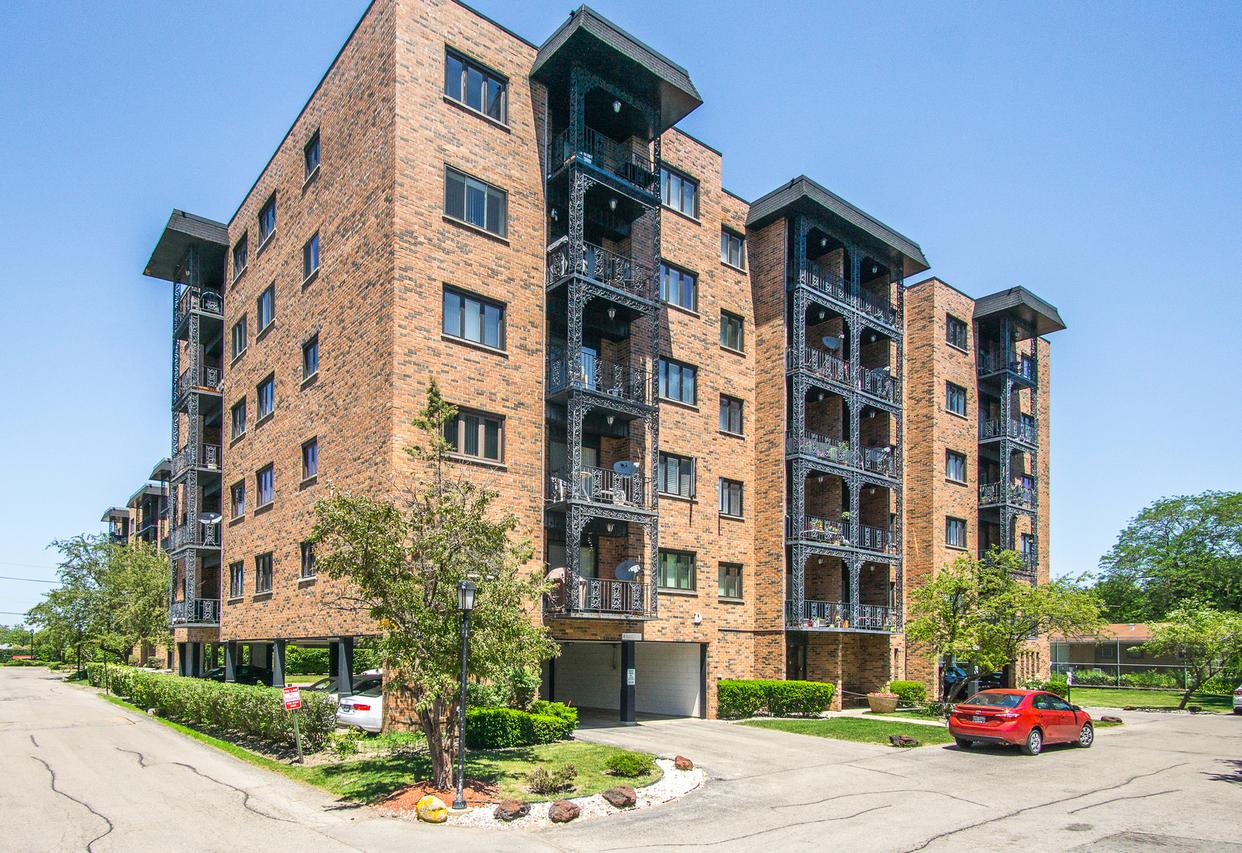 9332 Landings Ln. #501, Des Plaines, IL 60016