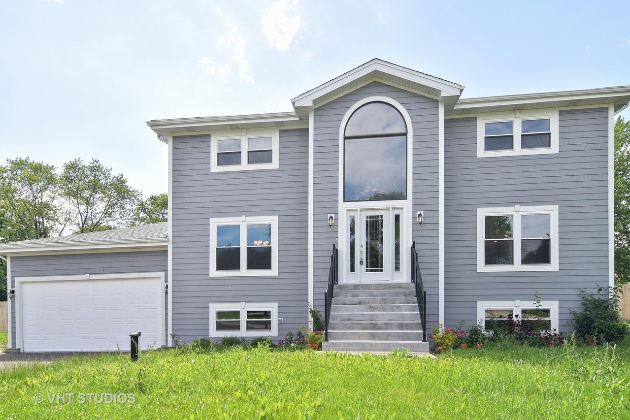 438 Pleasant Dr., Schaumburg, IL 60193