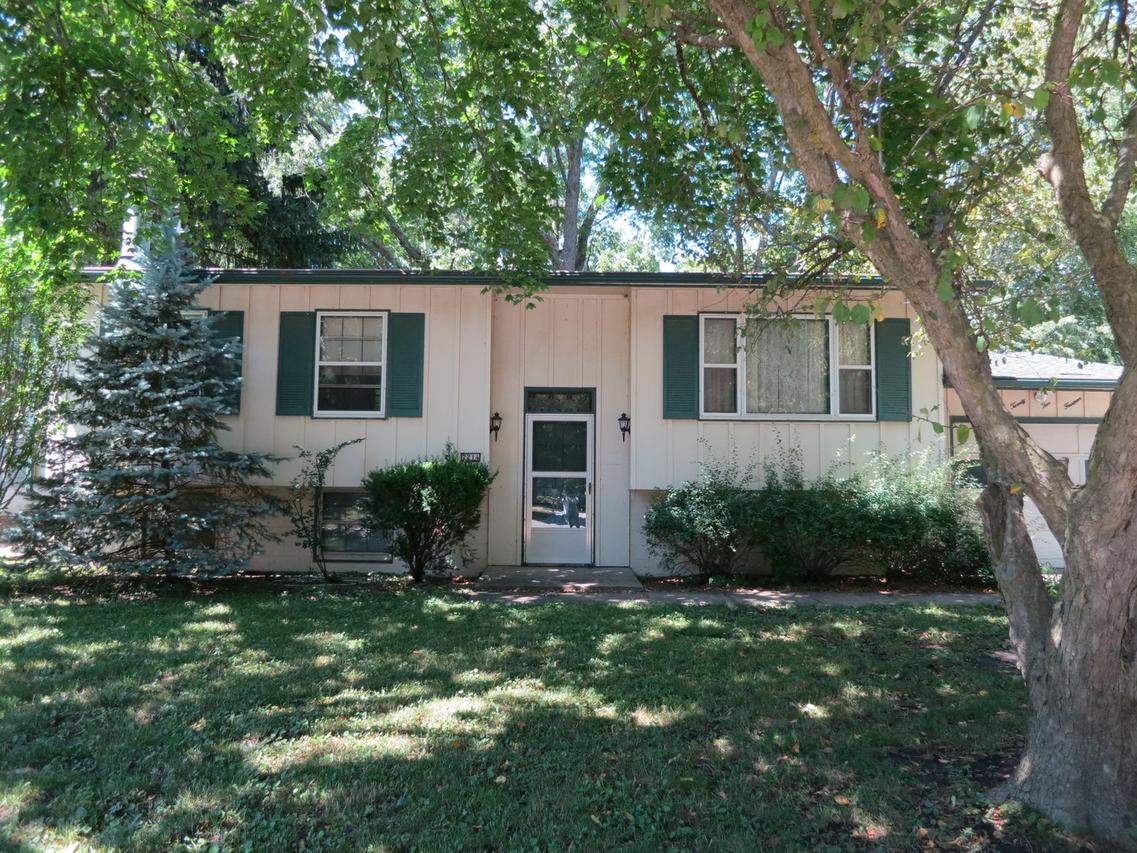 2214 Broadmoor Dr., Champaign, IL 61821
