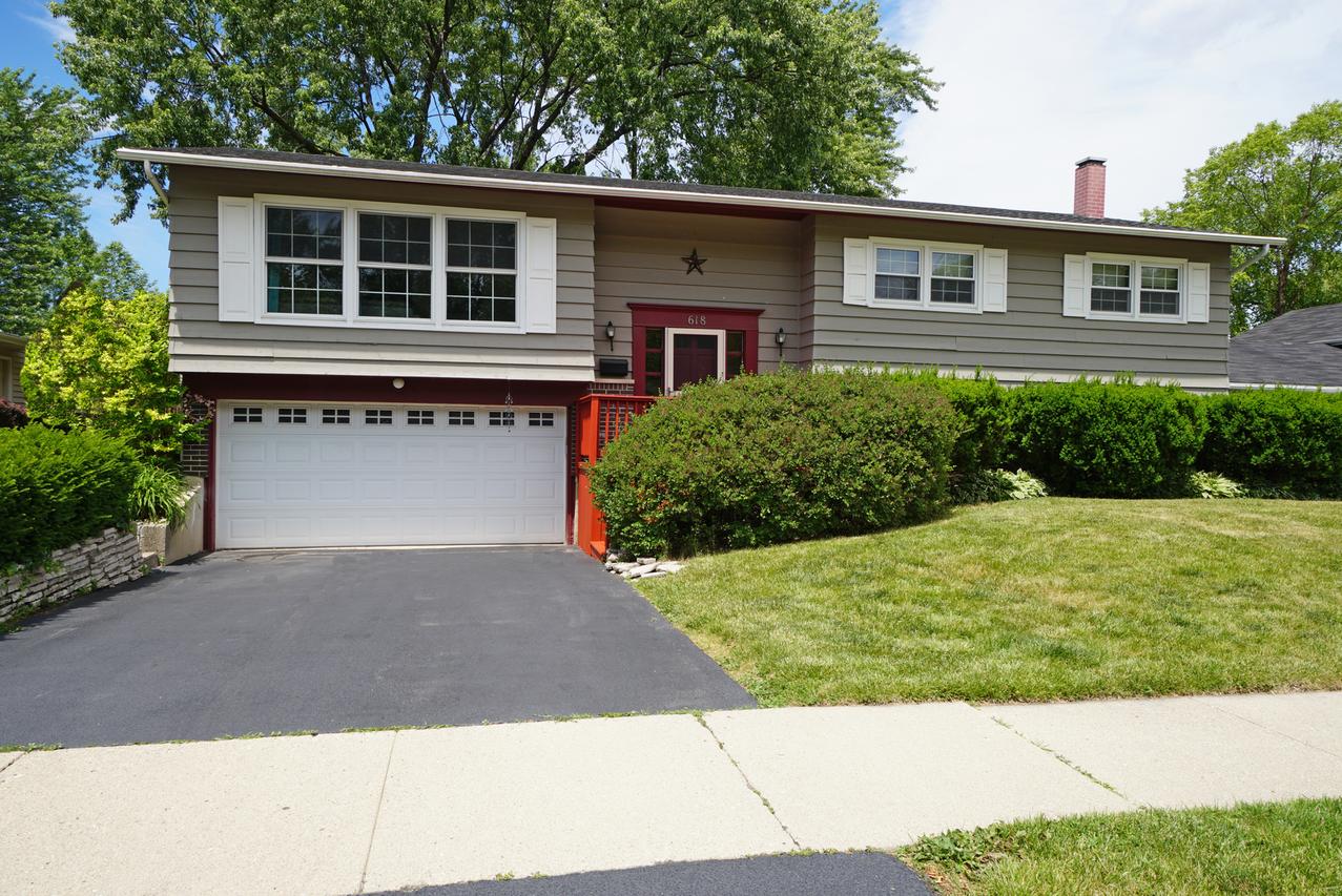 618 W Burr Oak Dr., Arlington Heights, IL 60004