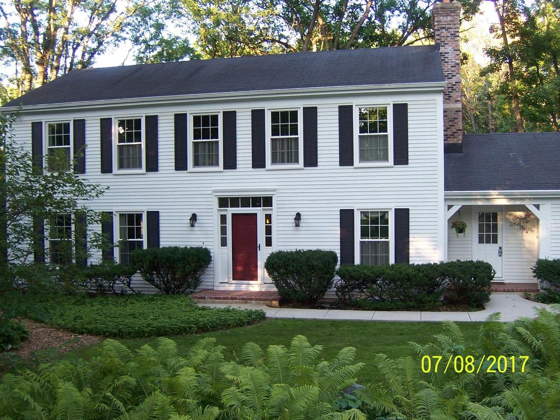 3118 Springbrook Rd., Crystal Lake, IL 60012