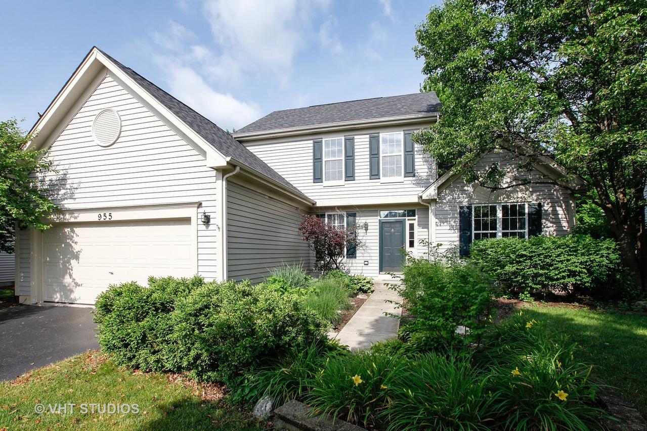 955 Red Clover Dr., Aurora, IL 60504