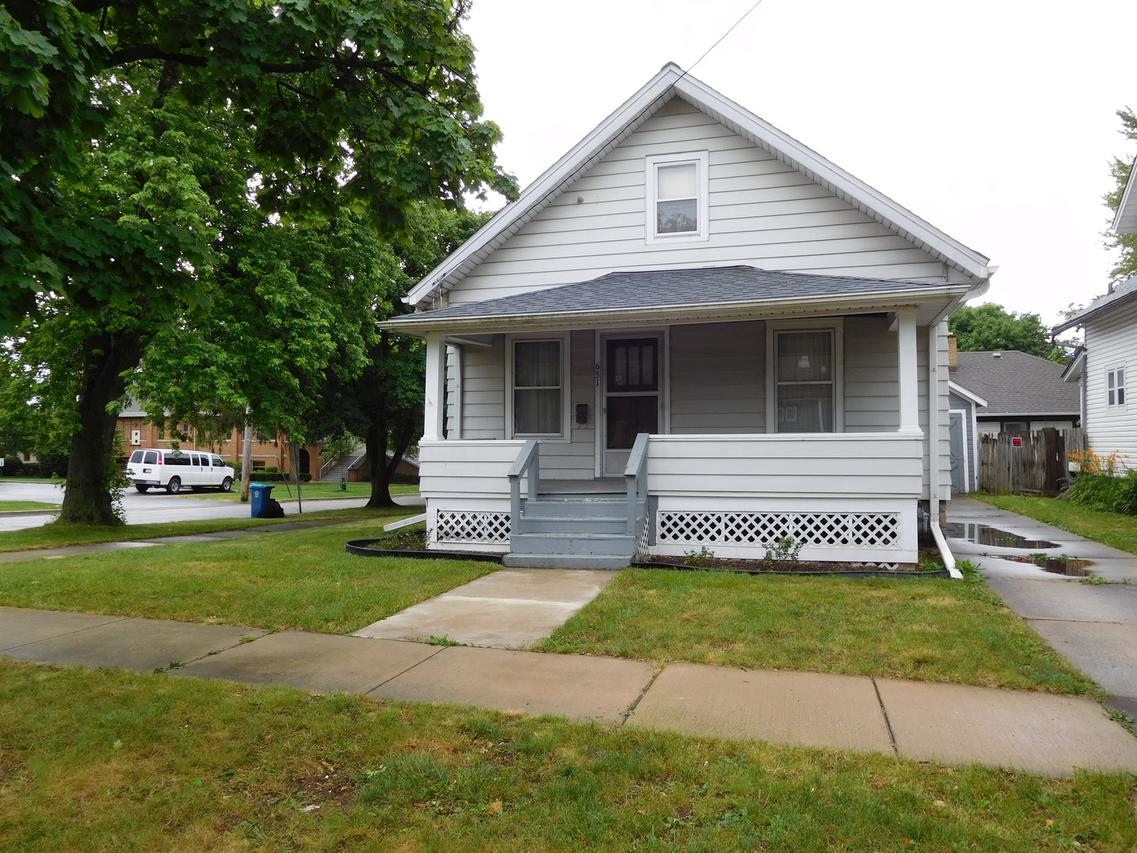 631 Edwards St., Aurora, IL 60505