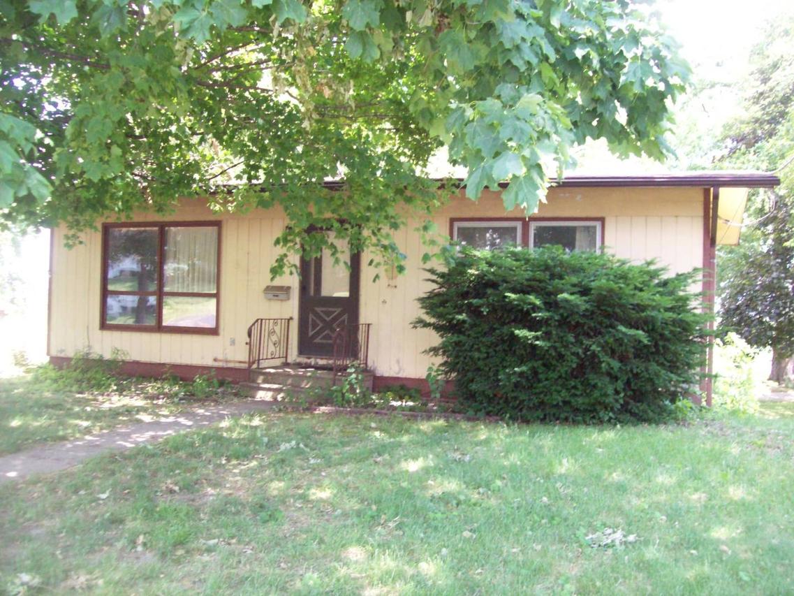 305 Brewer Circle Dr., Walnut, IL 61376
