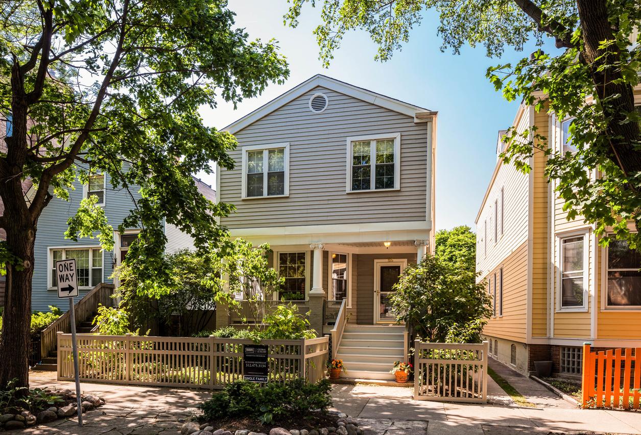 1515 W Roscoe St., Chicago, IL 60657