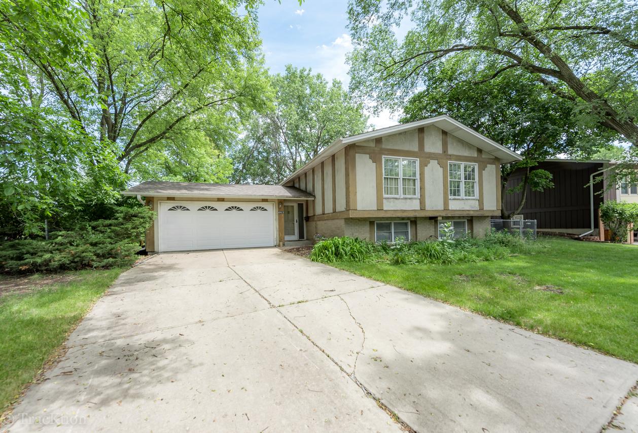 6913 Parkview Dr., Downers Grove, IL 60516