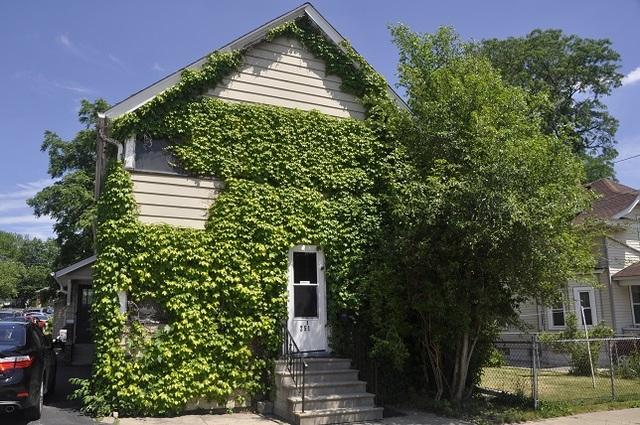 251 Stuart Ave., Aurora, IL 60505