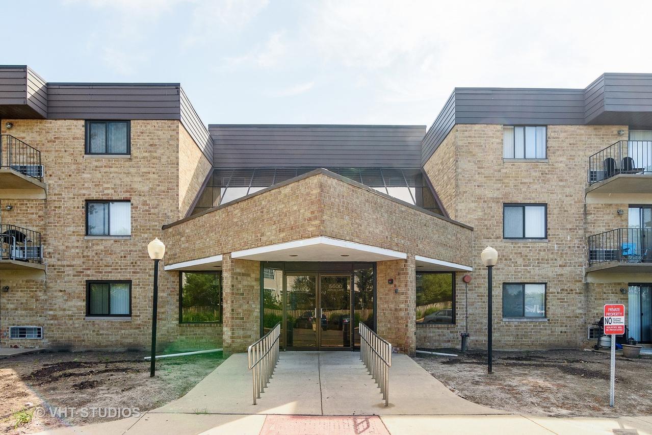 5600 Astor Ln. #218, Rolling Meadows, IL 60008
