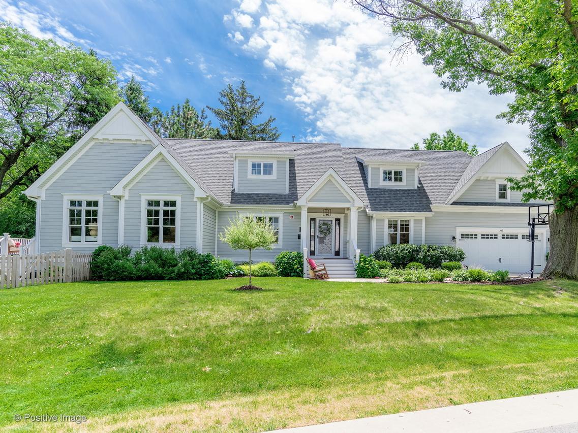257 Coe Rd., Clarendon Hills, IL 60514