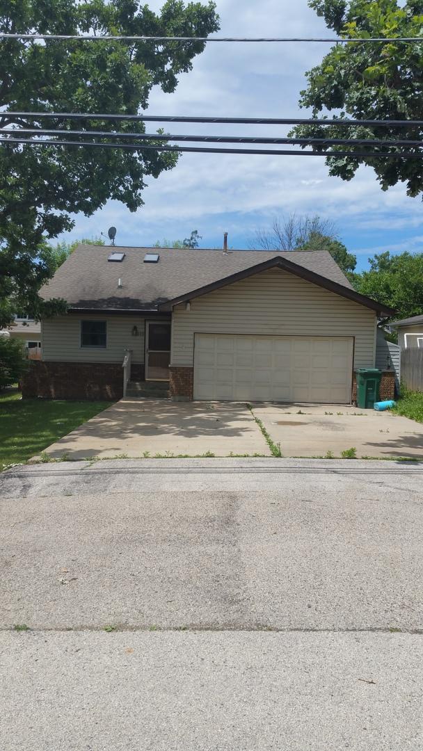 809 Grand Blvd., Wauconda, IL 60084