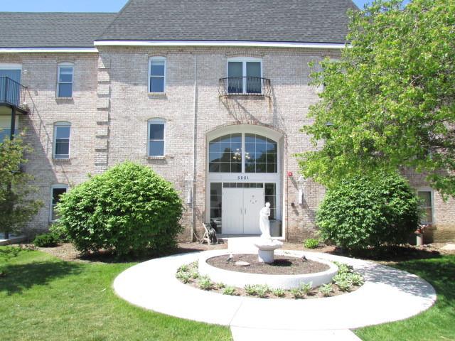 5201 Carriageway Dr. #C101, Rolling Meadows, IL 60008