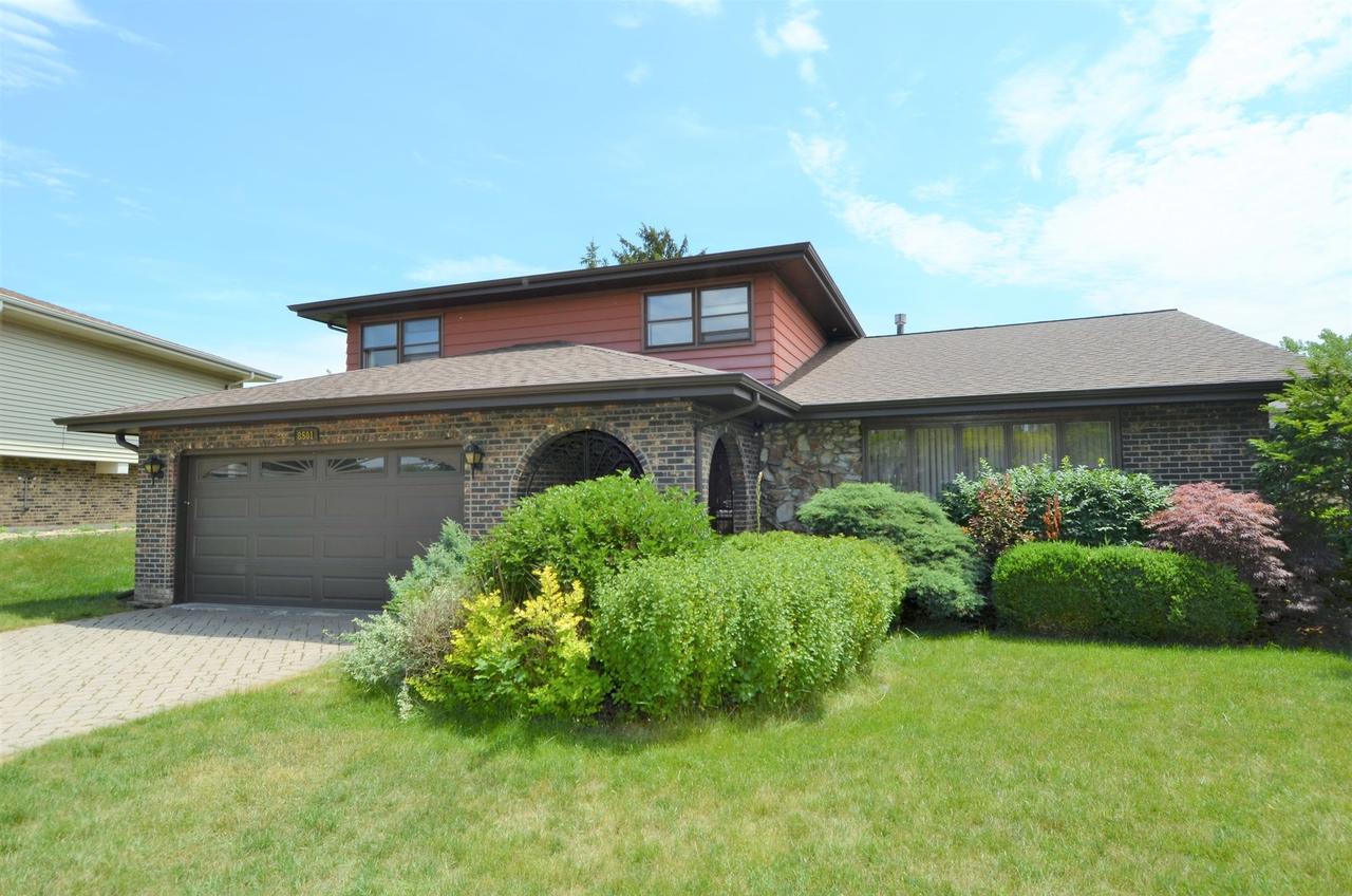 8501 Broadmoor Dr., Palos Hills, IL 60465