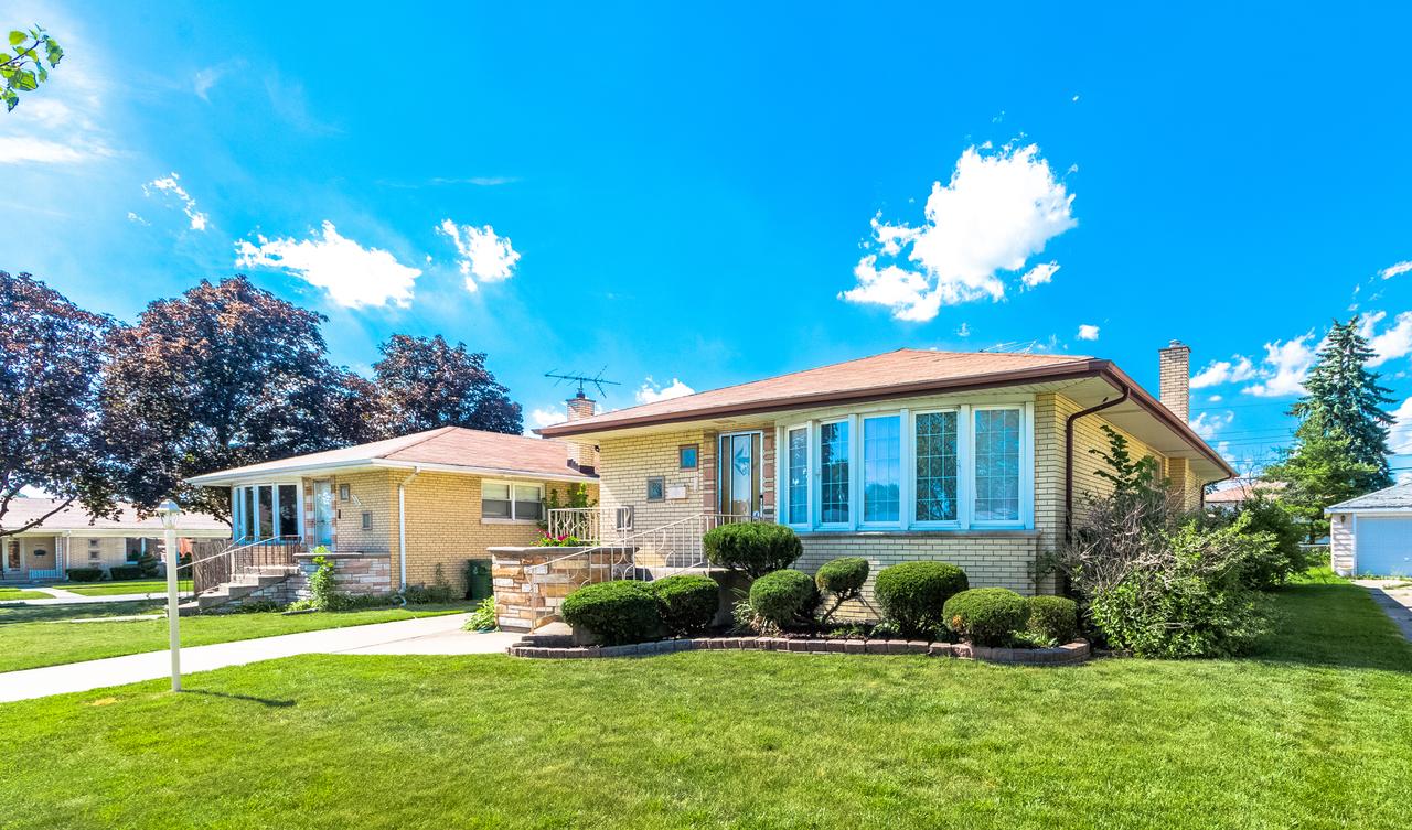 4536 W 100th Pl., Oak Lawn, IL 60453