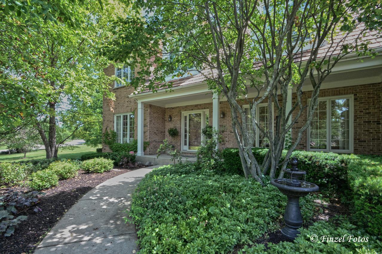 11 Willowmere Ave., South Barrington, IL 60010