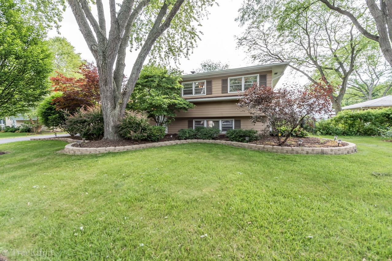1140 Laurel Ln., Naperville, IL 60540