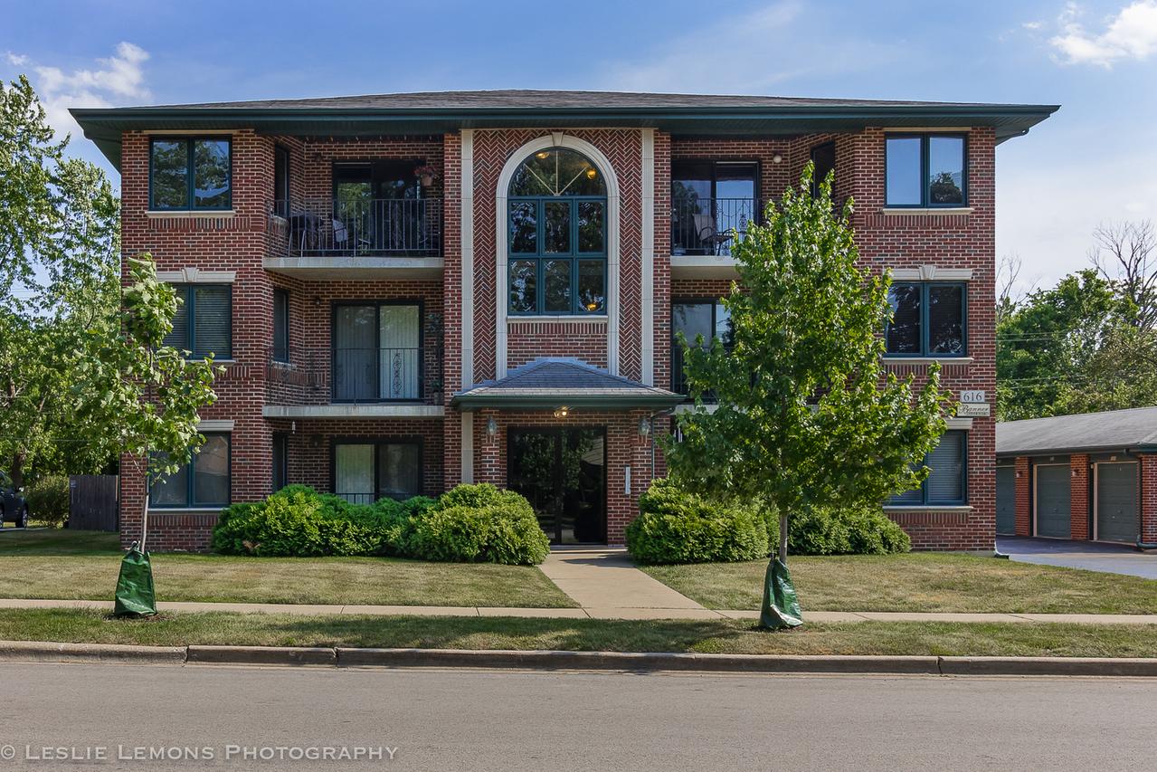 616 E 5th Ave. #201, Naperville, IL 60563