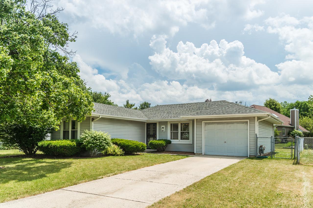 921 Shady Ln., Aurora, IL 60506