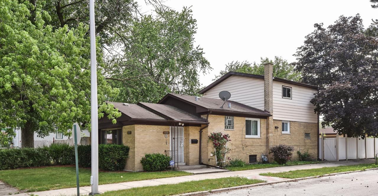 428 Hirsch Ave., Calumet City, IL 60409